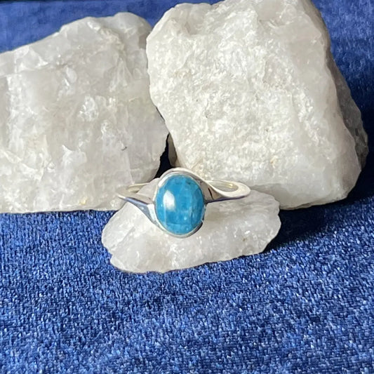 Apatite Cab Twist Ring