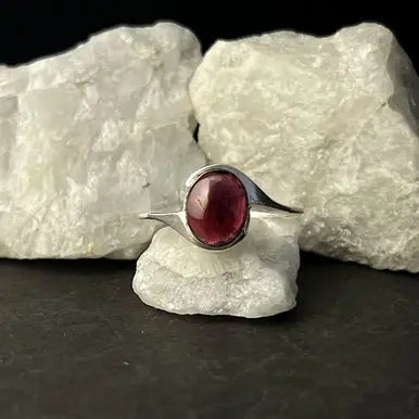 Garnet Cab Twist Ring