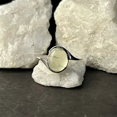 Prehnite Cab Twist Ring