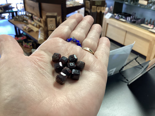 Red Garnet Table Cube Cut (7mm) for Jewelry Making