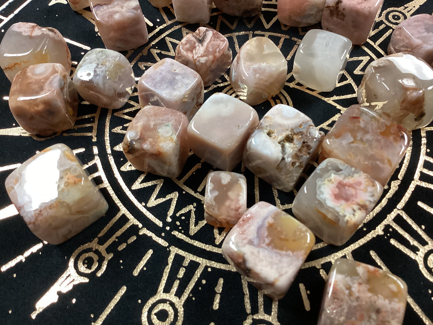 Tumbled Flower Agate Cubes